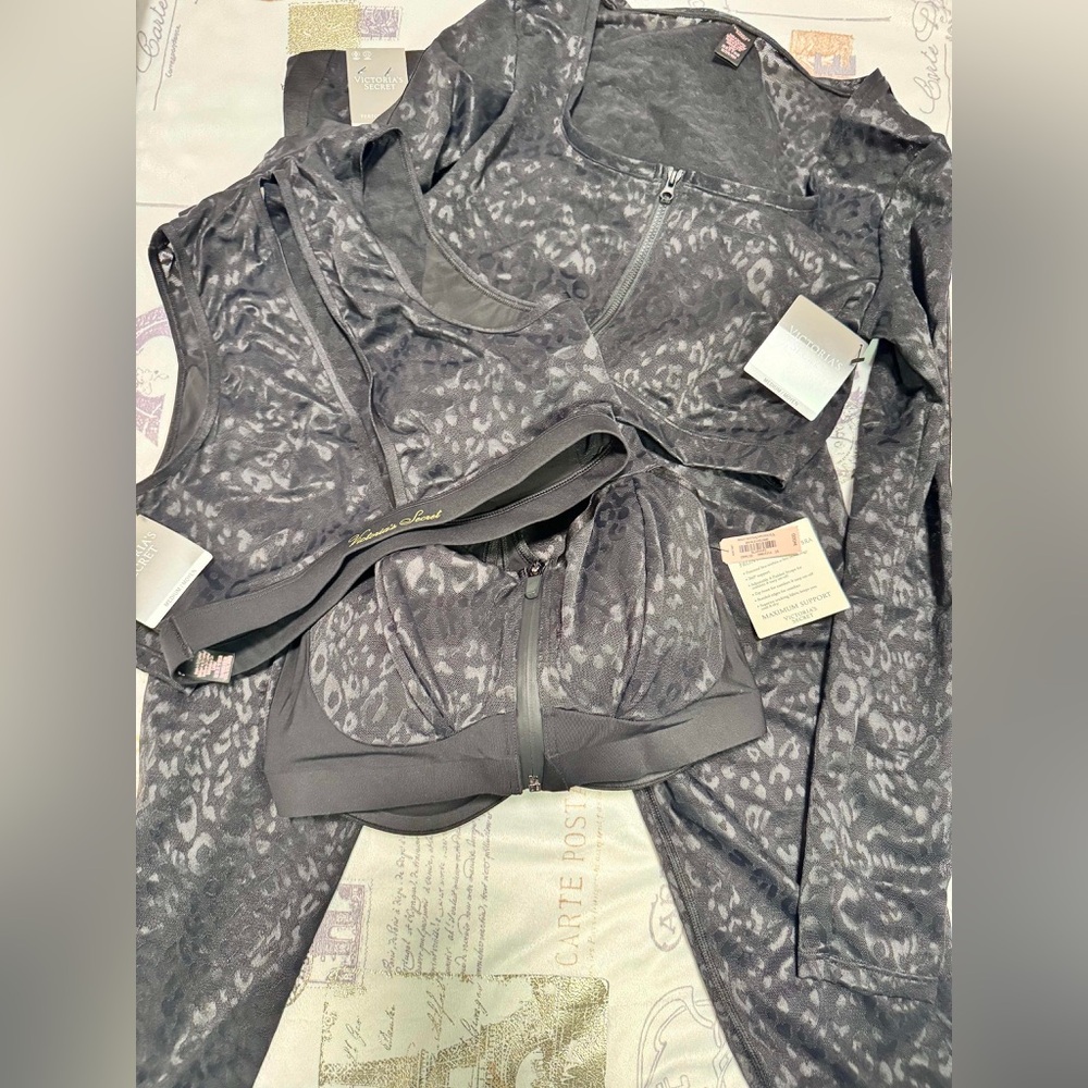 🔥🔥Victoria's 4 pc outfit 🔥🔥🔥